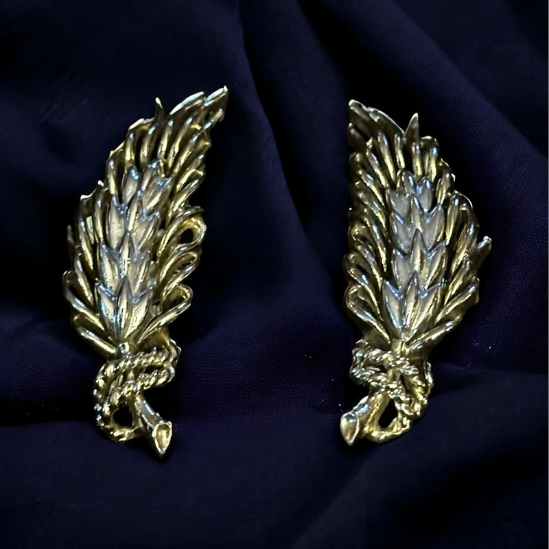 Vintage Emmons two tone wheat clip on earrings 1