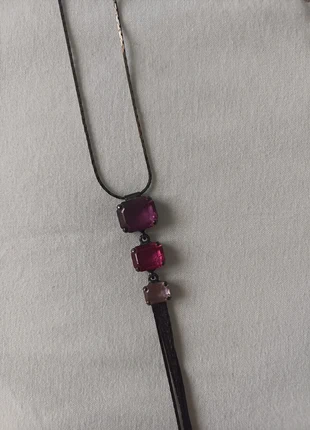 Collar Y2K piedras rosas con flecos · Cadena plata oscura · Vintage 2000s, marca: Local, estado: Muy bueno, 7,00 €, 8,05 € Protección al comprador incluida