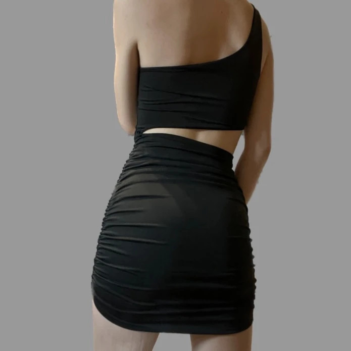 Vestido negro ajustado elástico mini 4