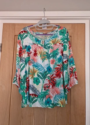 White floral top, brand: Coline, condition: New with tags, size: Other, £5.00, £5.95 includes Buyer Protection