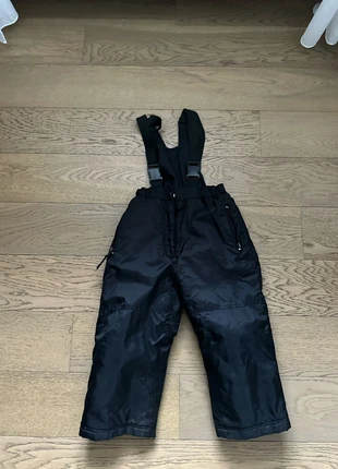 Skibroek zwart 104, merk: Modern Style, staat: Heel goed, maat: 4 jaar / 104 cm, € 5,00, € 5,95 inclusief Kopersbescherming