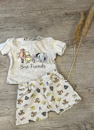 Zweiteiliges Sommer-Set, merk: Disney Baby, staat: Nieuw zonder prijskaartje, maat: 6-9 maanden / 68 cm, € 6,00, € 7,00 inclusief Kopersbescherming