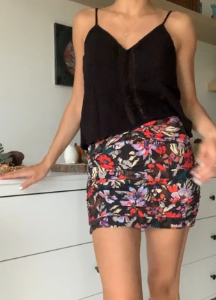 Minijupe fleurie, marke: Zara, zustand: Neu, größe: XS / 34 / 6, 5,00 €, 5,95 € inklusive Vinted-Käuferschutz