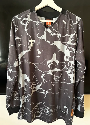 Longsleeve T1TAN, merk: Titan, staat: Nieuw zonder prijskaartje, maat: L, € 20,00, € 21,70 inclusief Kopersbescherming