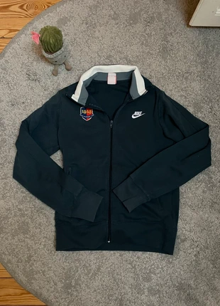 👕 Pull Nike vintage, marque: Nike, état: Très bon état, taille: S, 7,00 €, 8,05 € Protection acheteurs incluse