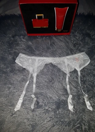 Très joli porte jartelles bas, carrément transarent, couleur blanc ( Lupo Line ) taille 38, merk: Lupoline, staat: Heel goed, maat: M / 38 / 10, € 20,00, € 21,70 inclusief Kopersbescherming