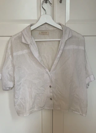 Urban Outfitters Cropped Button-Up Shirt 🌼, merk: Urban Outfitters, staat: Goed, maat: M / 38 / 10, € 3,99, € 4,89 inclusief Kopersbescherming