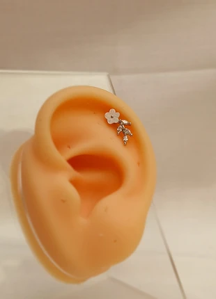 Piercing helix branche, feuilles et fleur en nacre en acier inoxydable, marque: boutique perceur, état: Neuf sans étiquette, 22,00 €, 23,80 € Protection acheteurs incluse