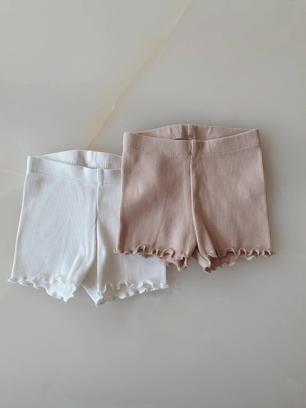 2 shorts H&M nude et blanc neuf taille 4-6mois 1