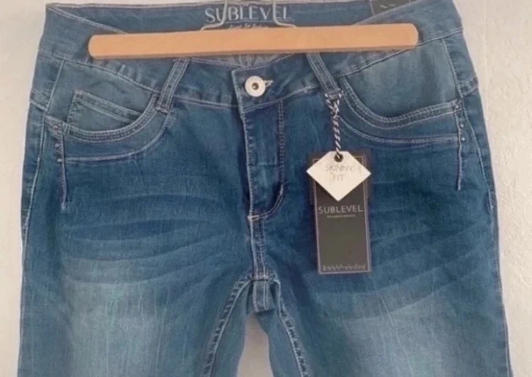 Jeans skinny court neuf avec étiquette - photo numéro 7