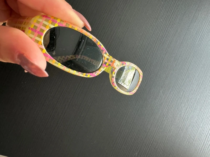 Lunettes de soleil pour enfants à carreaux - photo numéro 4