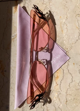 Lunettes de soleil Bershka, marque: Bershka, état: Très bon état, 7,00 €, 8,05 € Protection acheteurs incluse
