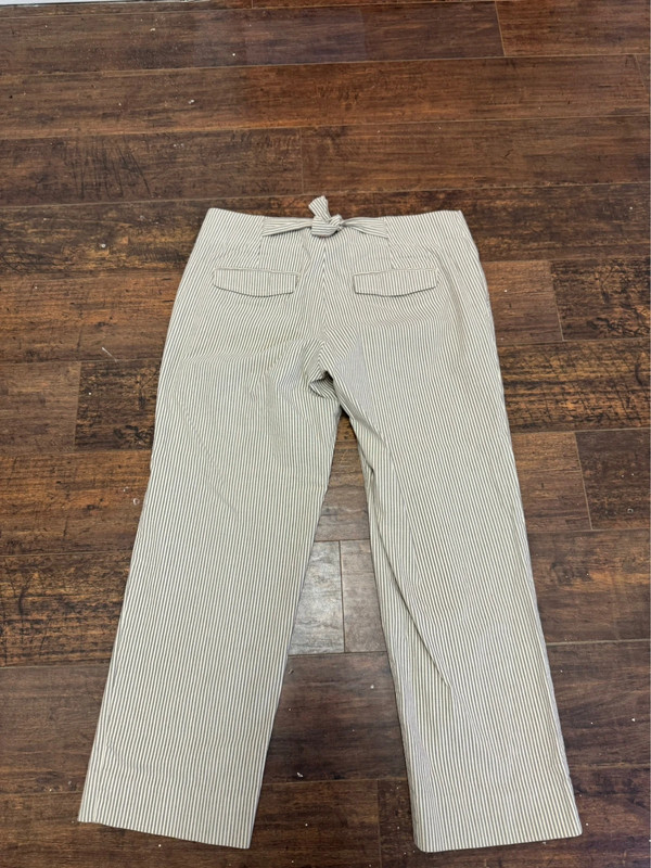 Gap pin stripe cropped chino pants size 8 3