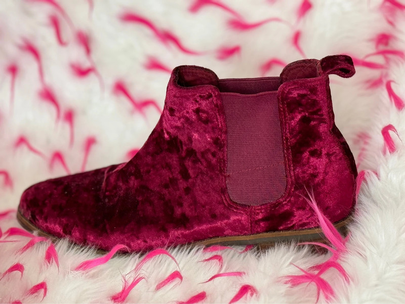 Luxe TOMS Velvet Chelsea Boots Size 9 Like New Vinted