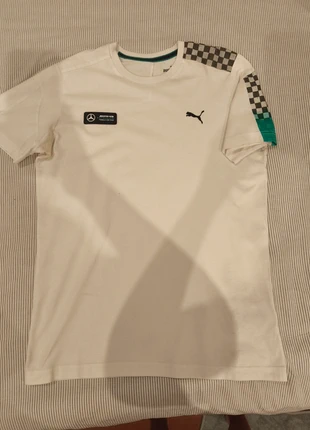 T-shirt branca AMG Puma em excelente estado por ter sido usada 2 vezes no máximo., marca: Puma x AMI, estado: Muito bom, tamanho: S, €5.00, €5.95 inclui Proteção do Comprador