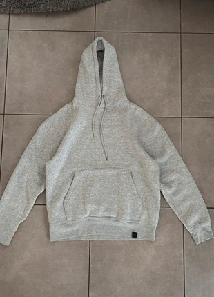 Sweat à capuche Pull & Bear gris, marke: Pull & Bear, zustand: Sehr gut, größe: M, 15,00 €, 16,45 € inklusive Vinted-Käuferschutz