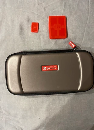 Pochette de rangement Nitendo switch + 2 rangement pour jeu, marque: Nintendo Switch, état: Bon état, 6,00 €, 7,00 € Protection acheteurs incluse