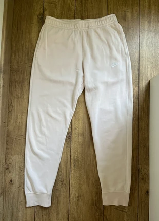 Jogging Nike Rose Clair, marque: Nike, état: Très bon état, taille: M, 25,00 €, 26,95 € Protection acheteurs incluse