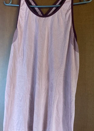 Top sportivo taglia L, brand: Decathlon, condizioni: Ottime, taglia: L / IT 44 / EU 40, €3.00, €3.85 include la Protezione acquisti