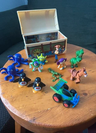 Andy’s Speelgoedkist Toy Story + 13 figuurtjes 2010, merk: Toy Story, staat: Goed, maat: Universeel, € 19,95, € 21,65 inclusief Kopersbescherming