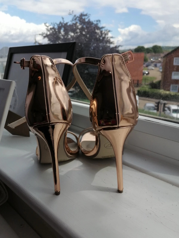 Missguided clearance gold heels