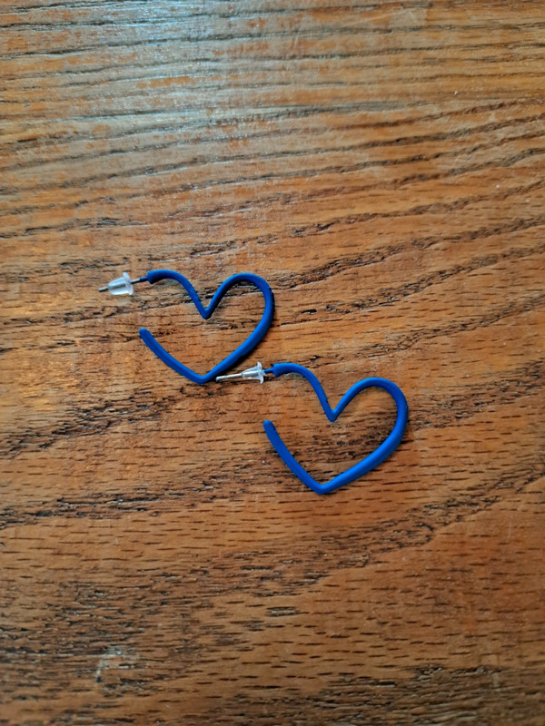 Blue heart hoop earrings 2