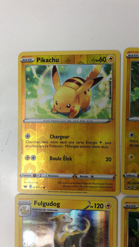 Carte Pokemon Rare Pikachu Voltoutou Loupio Fulgudog Statitik Wattapik Epee Et Bouclier Vinted