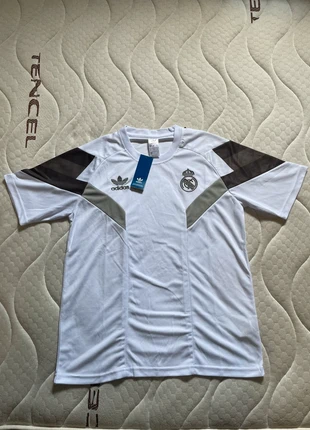 Maillot Real Madrid x Adidas Originals – Taille M – Neuf avec étiquette, marca: adidas, estado: Nuevo con etiquetas, tamaño: M, 28,00 €, 30,10 € Protección al comprador incluida