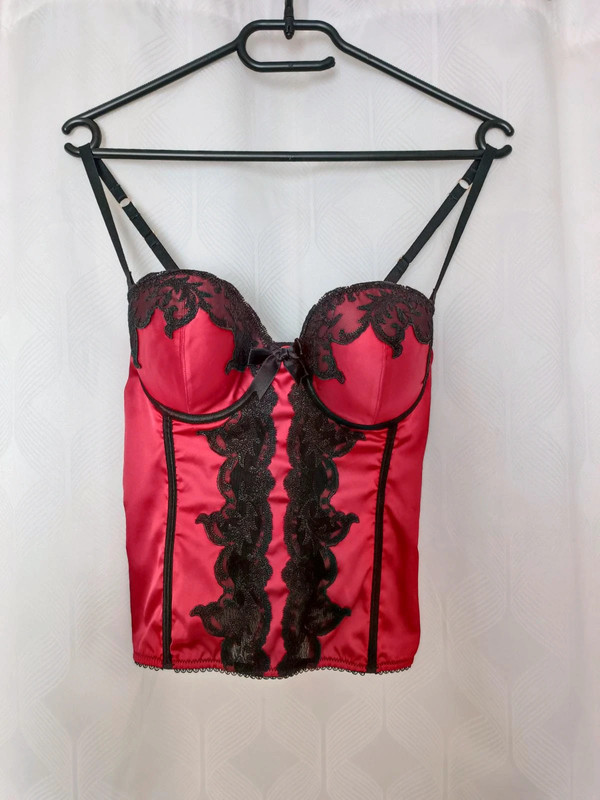 Top vintage y2k bustier satin rouge et dentelle noir red and