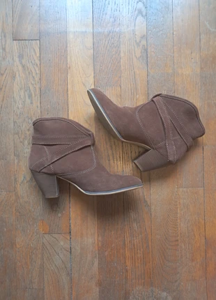 Bottines Cow-Boy Daim Marron Le Temps des Cerises 39, marque: Le Temps des Cerises, état: Très bon état, taille: 39, 19,99 €, 21,69 € Protection acheteurs incluse