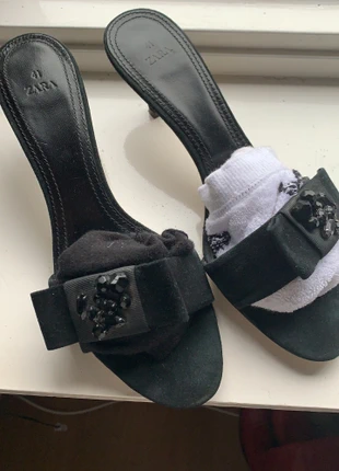 Avondslippertjes Zara geen verzending met Homerr of UPS of Mondial , merk: Zara, staat: Nieuw zonder prijskaartje, maat: 41, € 10,00, € 11,20 inclusief Kopersbescherming