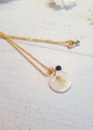 Collier ananas nacre et onyx, merk: La sorcière s'amuse, staat: Nieuw met prijskaartje, € 13,00, € 14,35 inclusief Kopersbescherming