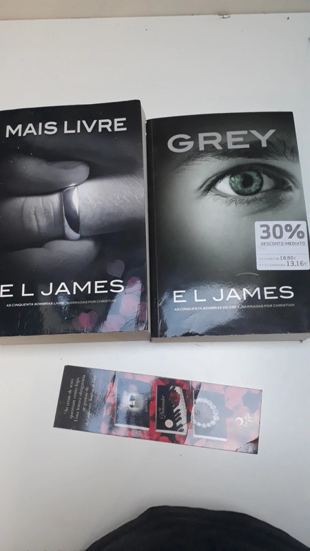 Livros "Grey" e "Mais livres" 1