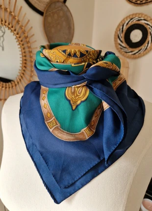 Foulard carré vert tour marine motif ceintures boucles 76x76 cm, merk: Vintage, staat: Heel goed, € 5,00, € 5,95 inclusief Kopersbescherming Pro