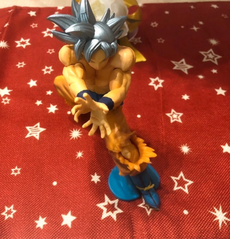 Action figure Goku Ultra Istinto Dragon Ball Super 5