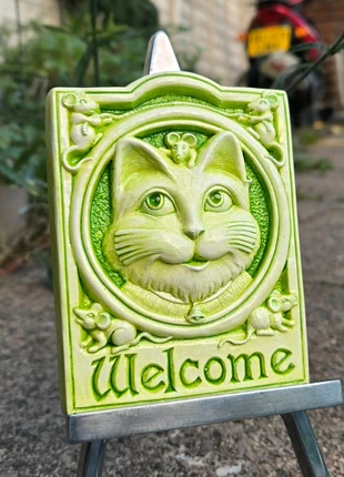 Lovely olive green cat wall plaque with mice playing with wool, brand: NO LABEL, condition: New without tags, £10.00, £11.20 includes Buyer Protection
