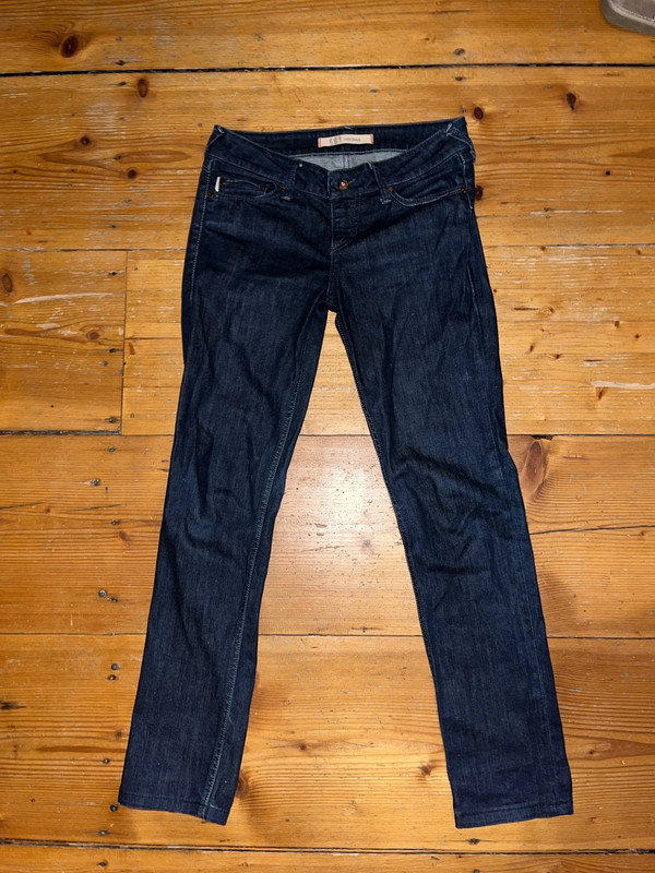 Dunkelblaue Low Waist Jeans 1