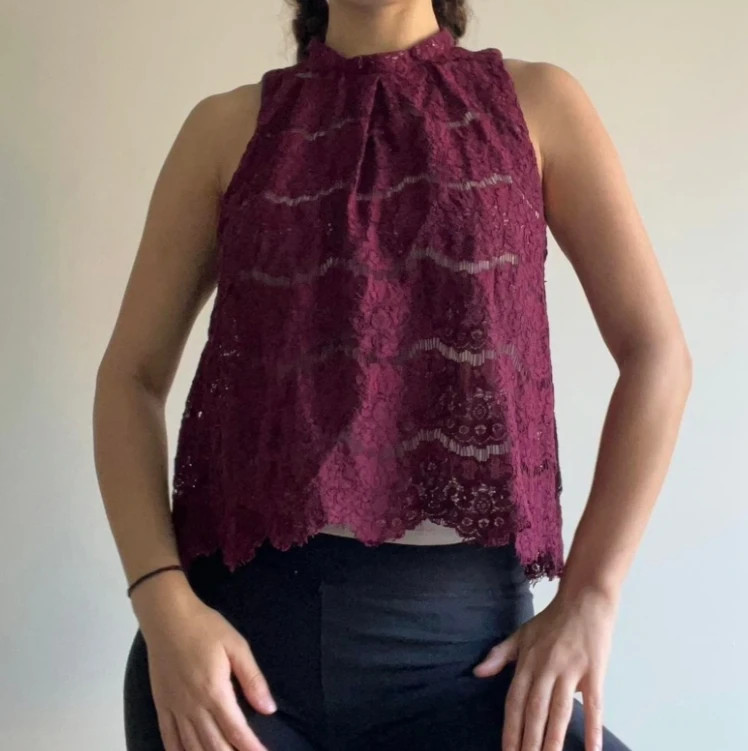 Lace burgundy tank top Size medium 1