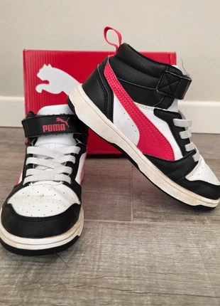 PUMA bambina/o modello Rebound V6 taglia 32, merk: Puma, staat: Heel goed, maat: 32, € 11,00, € 12,25 inclusief Kopersbescherming