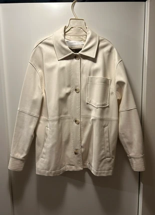 veste faux cuir blanche femme, marque: Bershka, état: Très bon état, taille: L / 40 / 12, 10,00 €, 11,20 € Protection acheteurs incluse