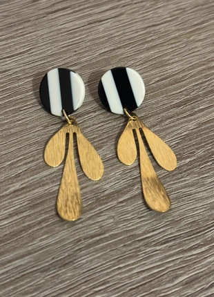 Jolie boucle d’oreille doré et acétate blanc et noir, état: Neuf sans étiquette, 3,00 €, 3,85 € Protection acheteurs incluse