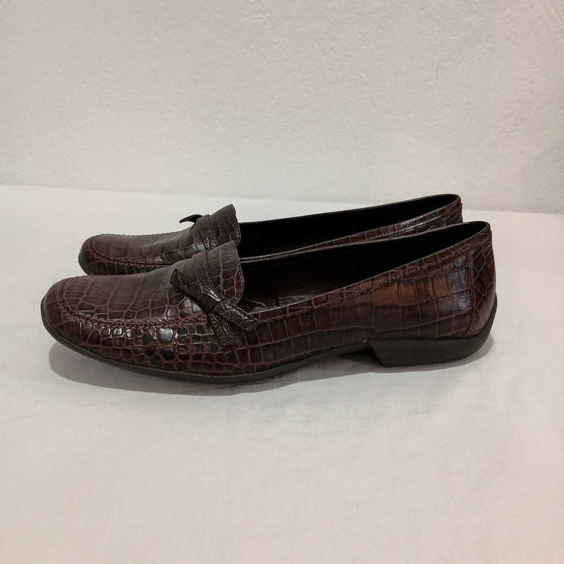 Michelle D Brown Textured Loafers 3