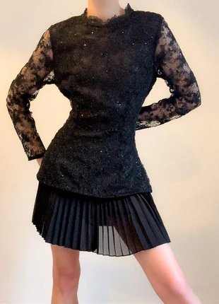 Top dentelle et sequins, marque: Zara, état: Neuf sans étiquette, taille: S / 36 / 8, 7,00 €, 8,05 € Protection acheteurs incluse