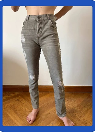 Jeans Slim/Skinny Gris/Marron à Trous 🌟 Marque Heartless, Taille Haute, Taille 36 S, merk: Heartless, staat: Heel goed, maat: S / 36 / 8, € 18,00, € 19,60 inclusief Kopersbescherming Pro