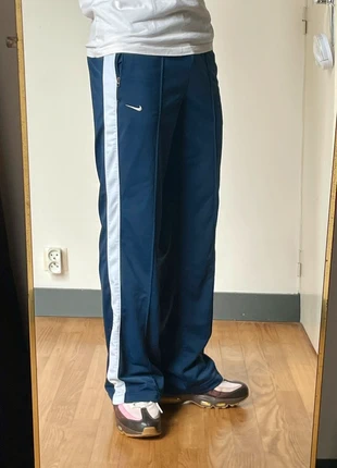 Pantalon pince Track pant baggy bleu marine Nike solo swoosh logo brodé vintage 00s y2k - taille S, marque: Nike, état: Très bon état, taille: S, 35,00 €, 37,45 € Protection acheteurs incluse