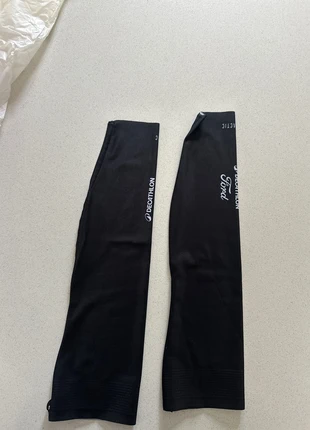 Manchettes de vélo du Team Décathlon Ford Tactic, marque: Tactic, état: Neuf avec étiquette, taille: M, 15,00 €, 16,45 € Protection acheteurs incluse