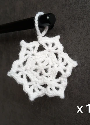 10 snowflake ornaments, merk: Handgemaakt, staat: Nieuw met prijskaartje, € 5,00, € 5,95 inclusief Kopersbescherming