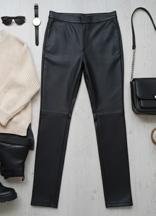 Pantalone in ecopelle Stradivarius ● Tg XS, merk: Stradivarius, staat: Heel goed, maat: XS / 34 / 6, € 4,00, € 4,90 inclusief Kopersbescherming