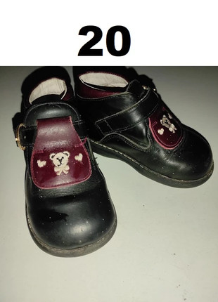 Chaussures 20 noires et bordeaux