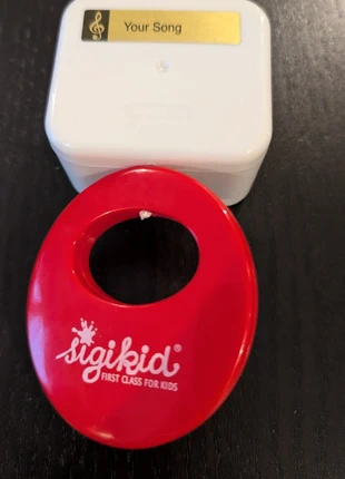 Sigikid Spielwerk Elton John "Your Song", merk: Sigikid, staat: Nieuw zonder prijskaartje, maat: Pasgeborene, 44 cm, € 5,00, € 5,95 inclusief Kopersbescherming